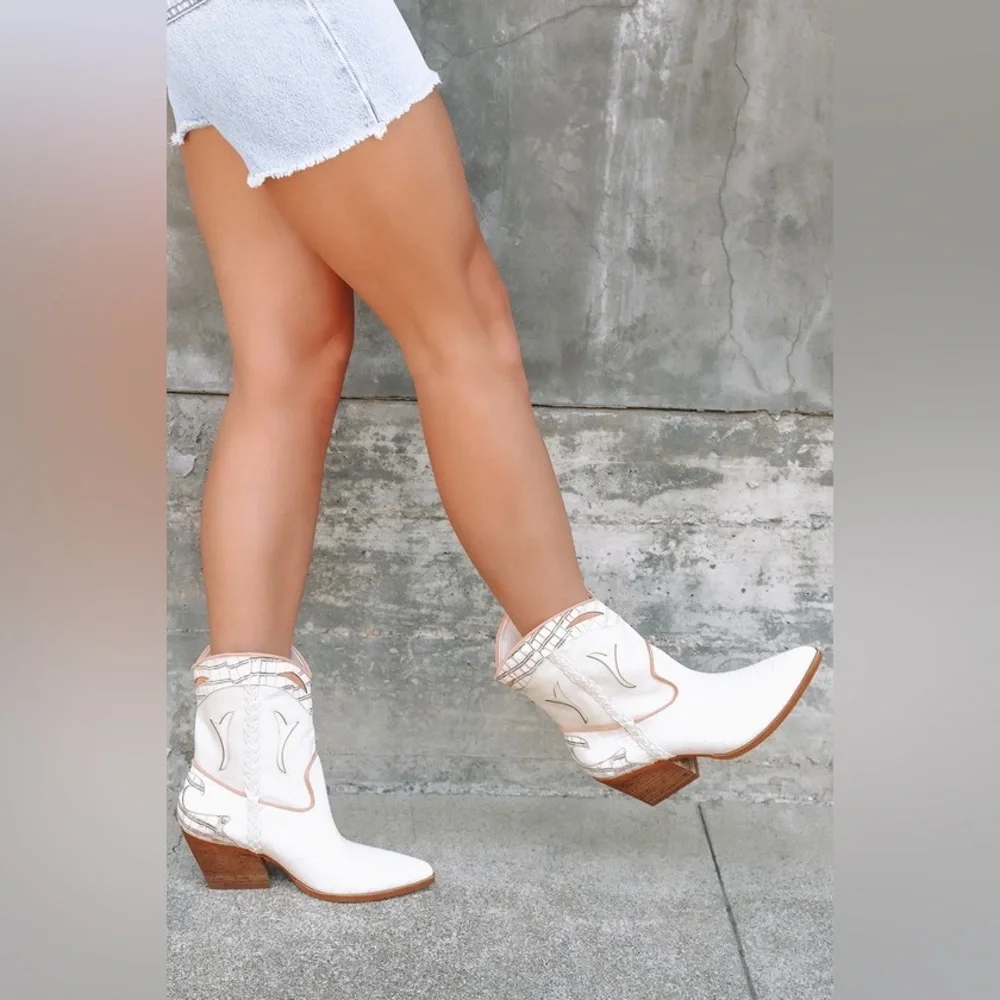 Dolce Vita Loral Ivory Croco Print Leather Western Ankle Boots - Picture 2 of 8